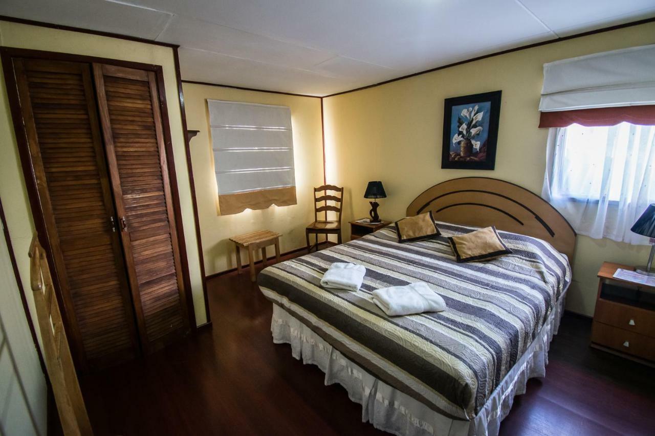 Hostal Alcazar Πουέρτο Νατάλες Εξωτερικό φωτογραφία
