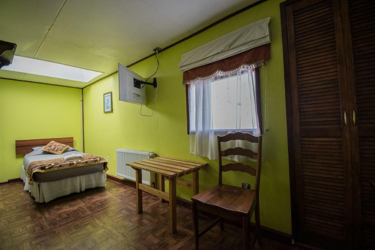 Hostal Alcazar Πουέρτο Νατάλες Εξωτερικό φωτογραφία