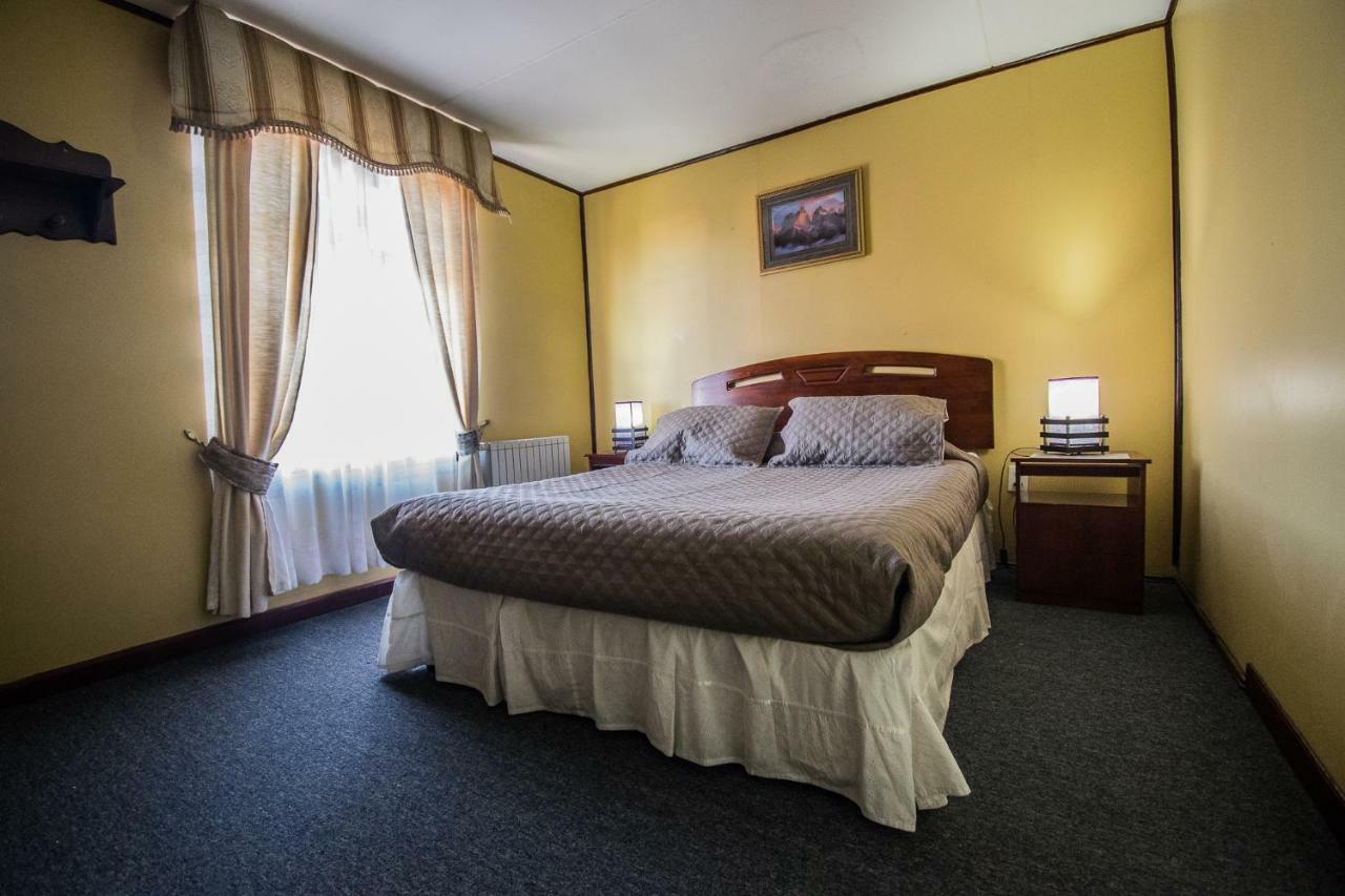 Hostal Alcazar Πουέρτο Νατάλες Εξωτερικό φωτογραφία